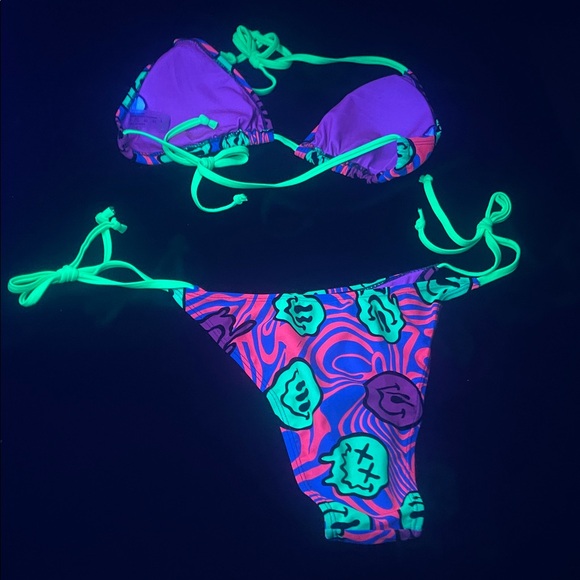 NWOT SHEIN Multicolor Graphic Bikini - Picture 4 of 10